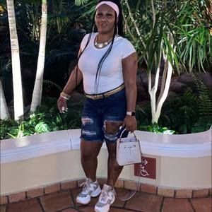 Meet your Posher, Felicia